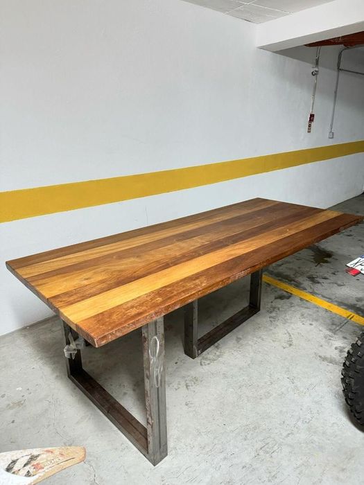Mesa jantar em madeira exótica feita à mão