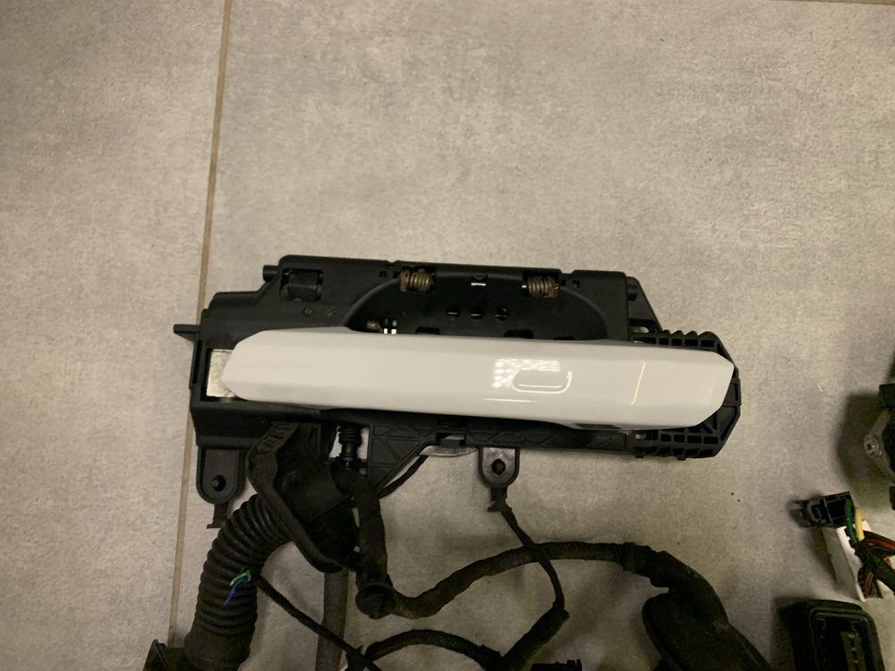 Klamki Audi A4 S4 B9 komplet led keyless podświetlane ambiente ls9r