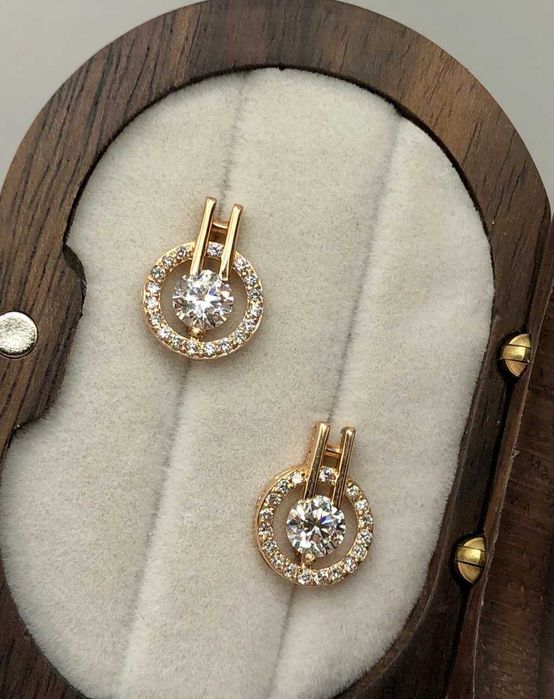 Золотые серьги с бриллиантами 1.3 карат. Сертификат.