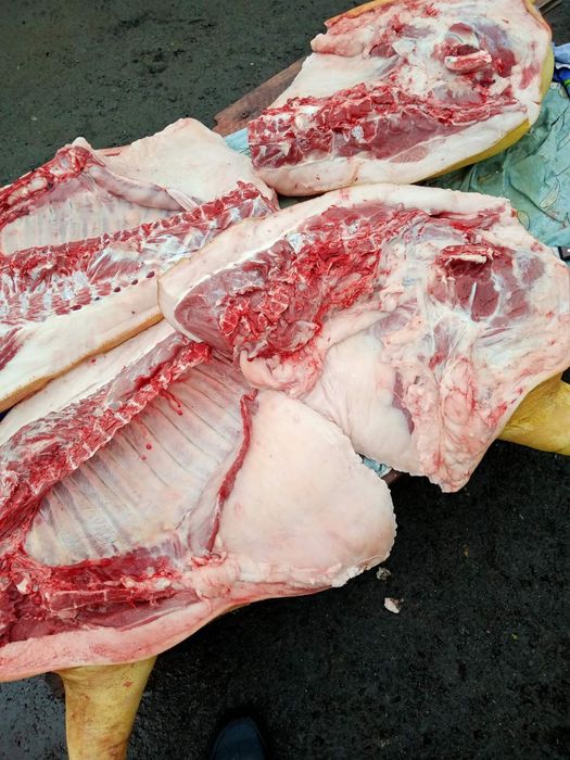 Продам свині тушки, полутушки, паштет, а також тушонку