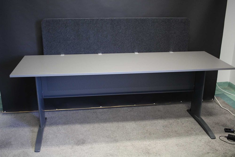 Biurko długie z osłonami