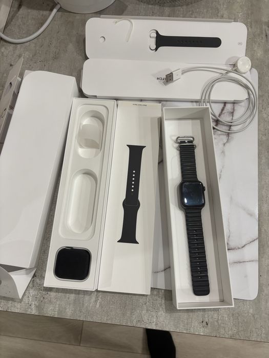 Apple Watch Series 5, 44mm