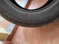 Vendo 2 Pneus Bridgestone 245/65R17 a 50 Euros cada um.
