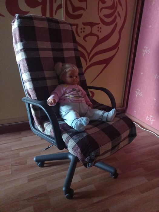 Высокое офисное кресло