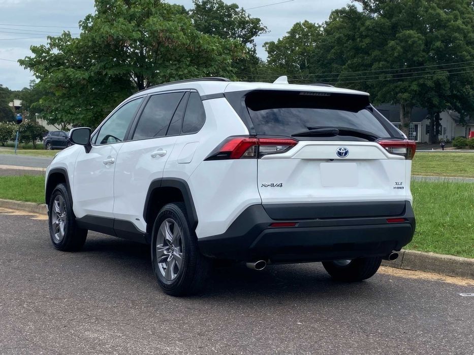 Toyota RAV4      2023