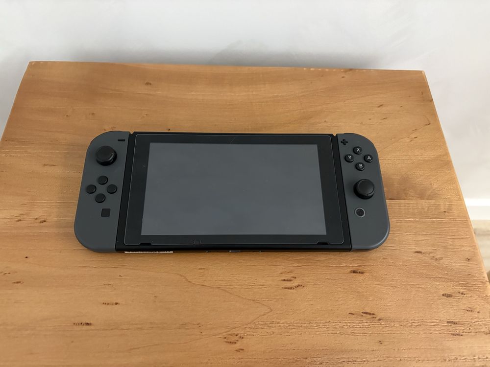 Nintendo Switch V2 com comandos cinza + bolsa + cabo hdmi