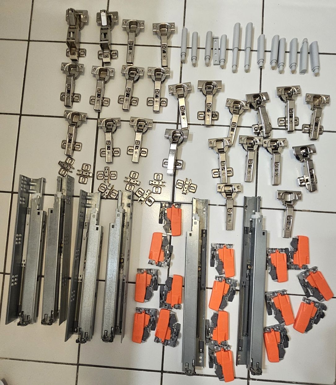 Гарнітура blum, петли, направляючі
демпфери