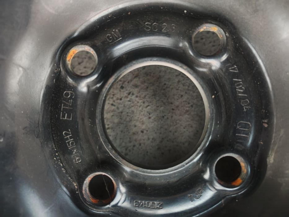 Felga z oponą na zapas