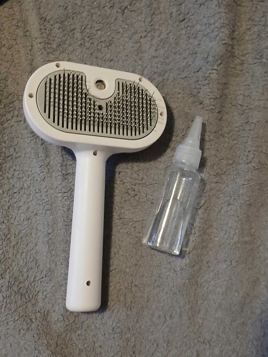 Szczotka dla zwierząt.