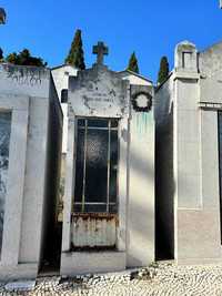 Jazigo particular - Cemitério Prazeres - 8 lug. - renovado