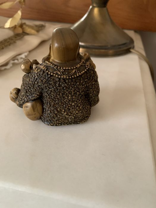 Buda preto e dourado