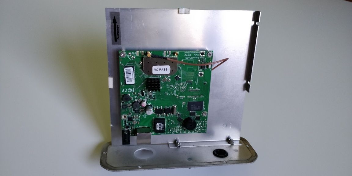 Access Point Mikrotik 912G 5HPnD + antena abox 19 rb mmcx
+ zasilacz