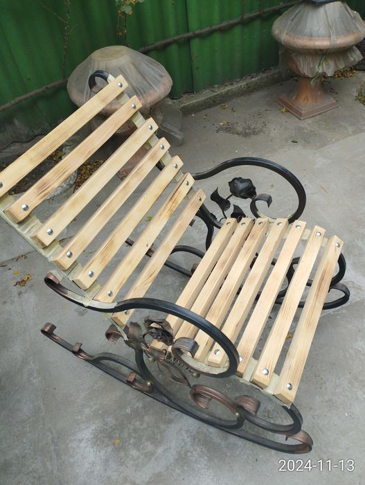 Два кресла для отдыха садовые