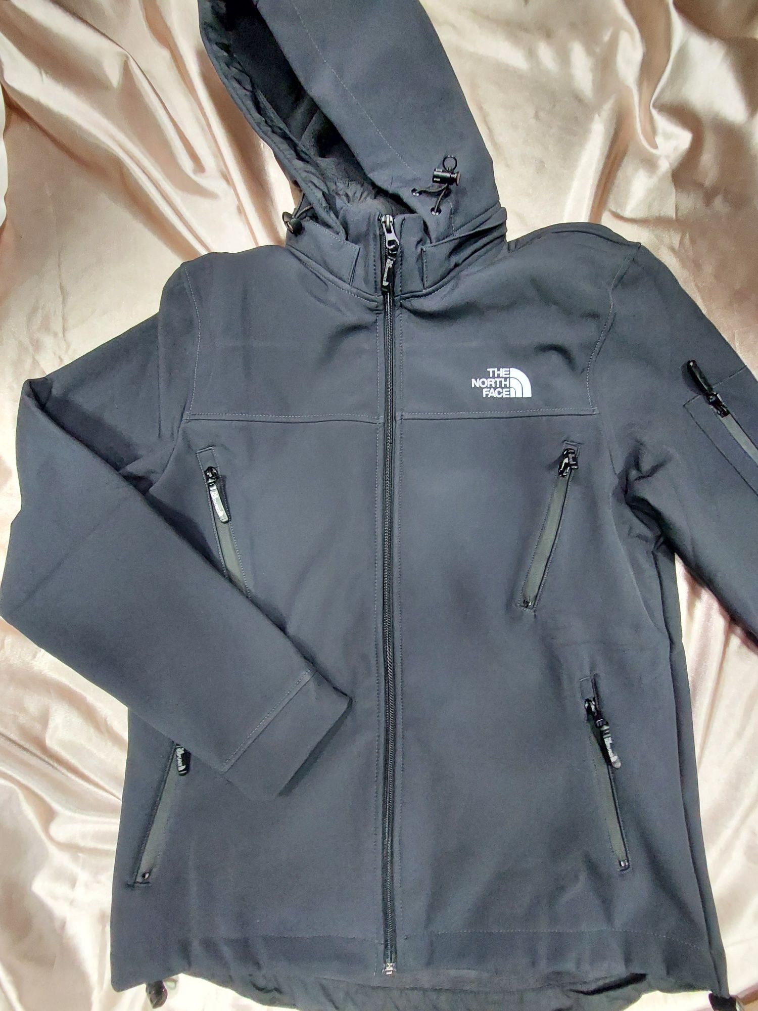 Продам ветровку North Face