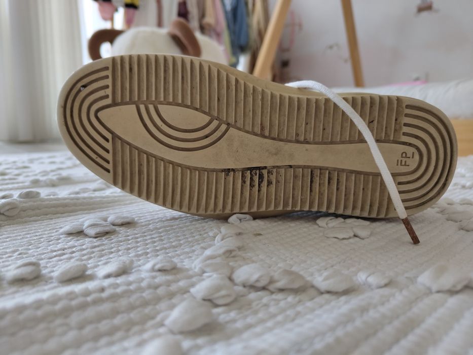 Filling Pieces Low Top