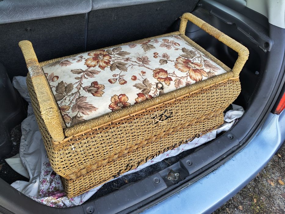 Piękny zabytkowy dwuosobowy tapicerowany puf przedwojenny