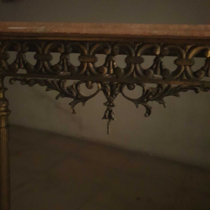 Móvel de entrada-cardência em ferro e pedra