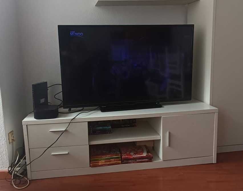 Conjunto: Armário de sala com arrumação. e aparador