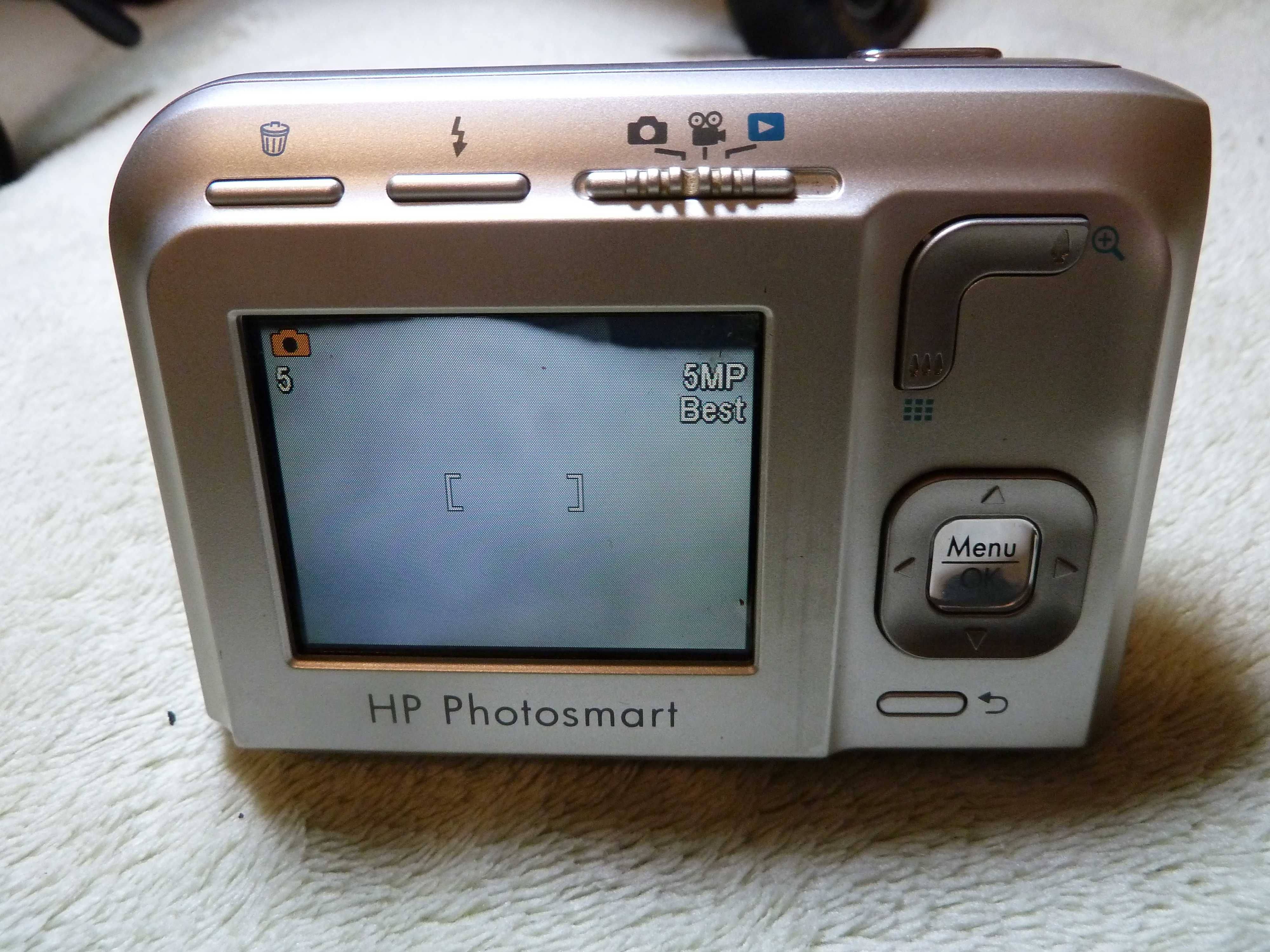 Świetny aparat cyfrowy HP Photosmart. Sprawny. Zasilany z baterii AA