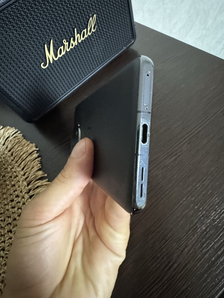 One plus 11 16/256gb