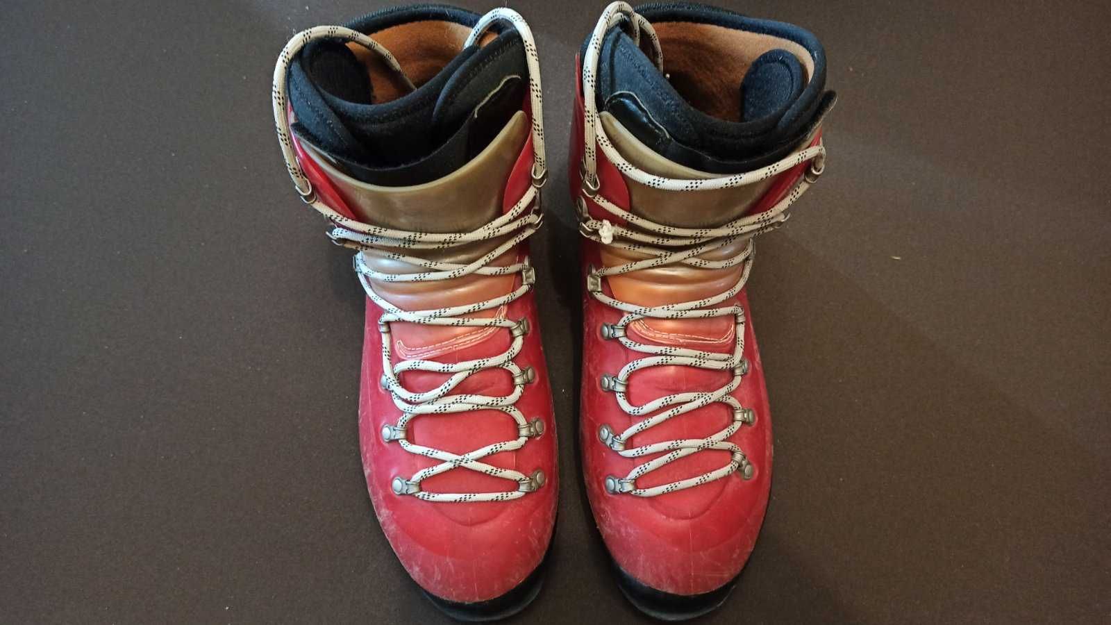 Пластиковые альпинистские ботинки Scarpa Omega
