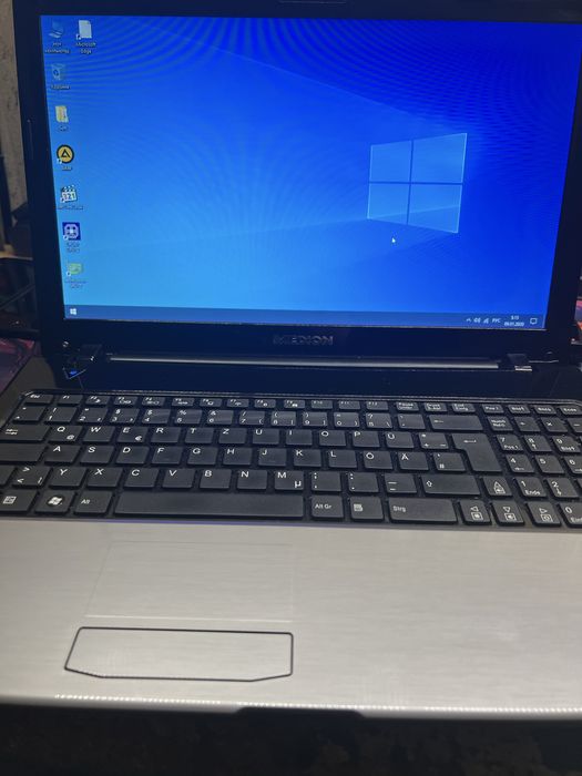 Ноутбук medion akoya i7 8gb ssd 120gb