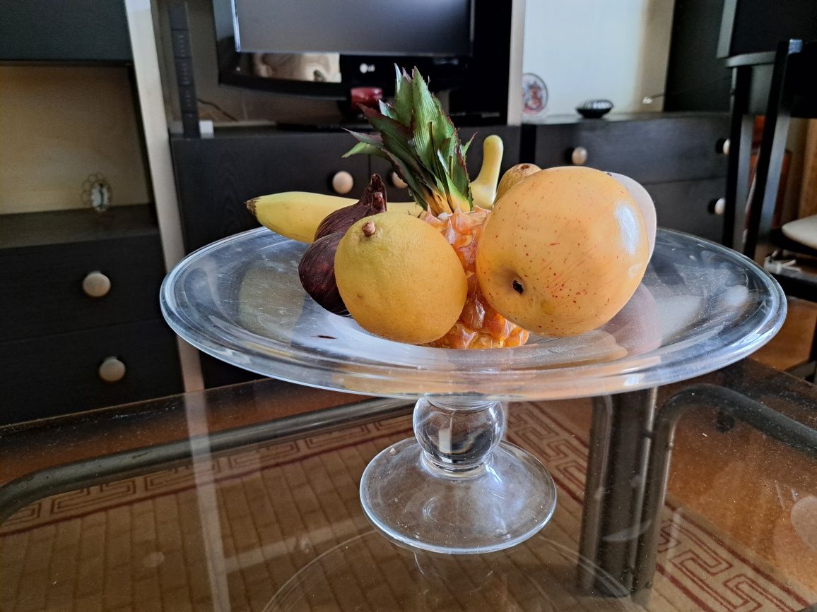 Prato em vidro com frutos