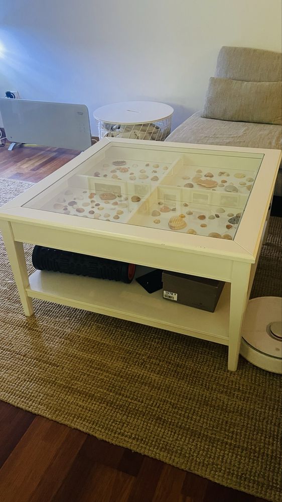 Mesa Ikea quadrada com vidro