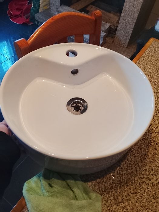 Lavatório e torneira