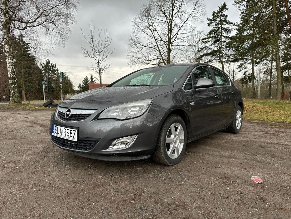 Opel Astra Zarejestrowany, bardzo dobrze wyposażony, 6 biegów, niski przebieg
