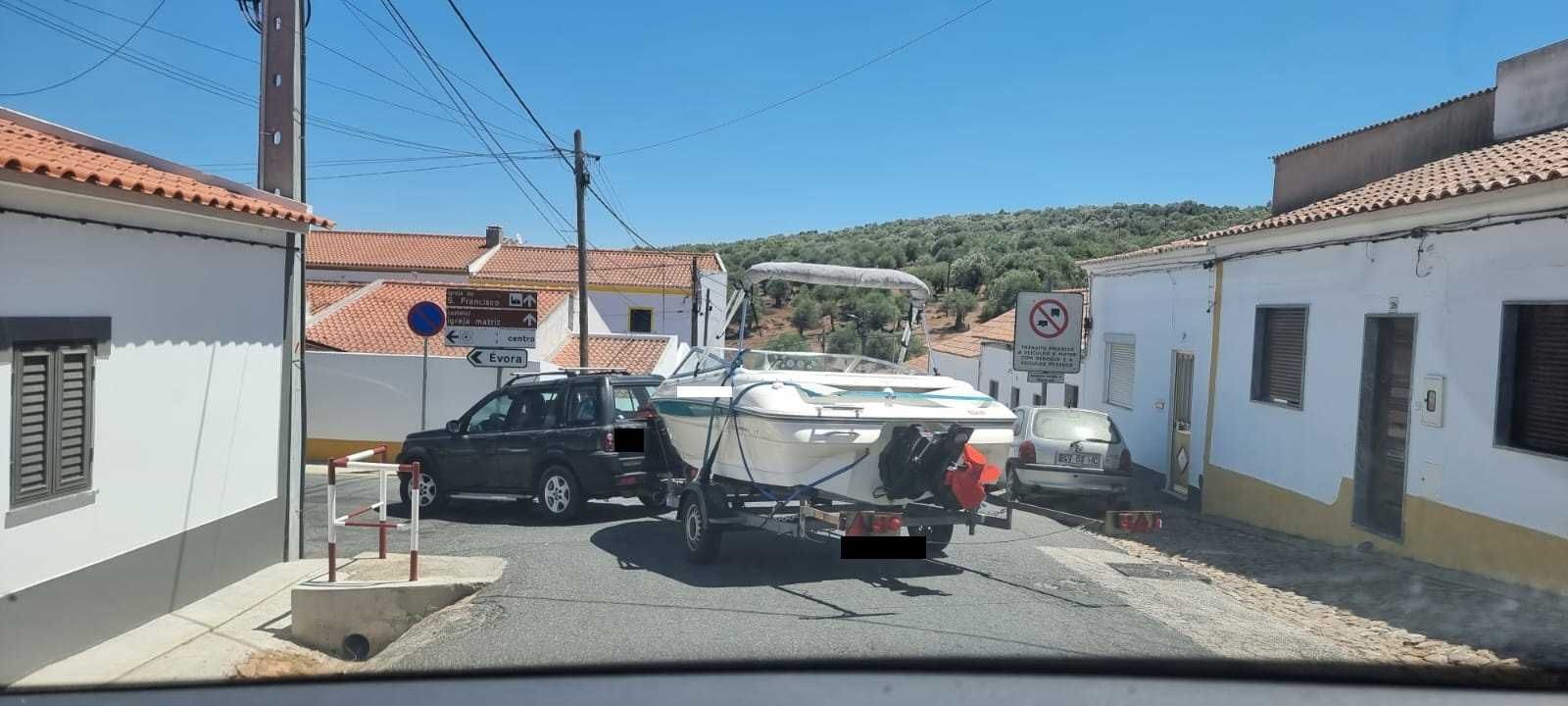 Barco Campion Allante com atrelado Mercruiser 145HP