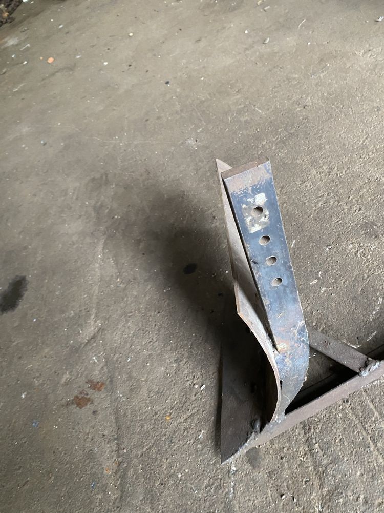 Плуг до мотоблока або мінітрактора
