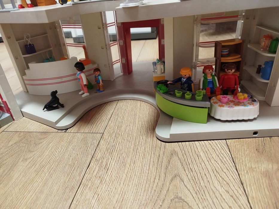 Play mobil galeria handlowa +przedszkole+szpital