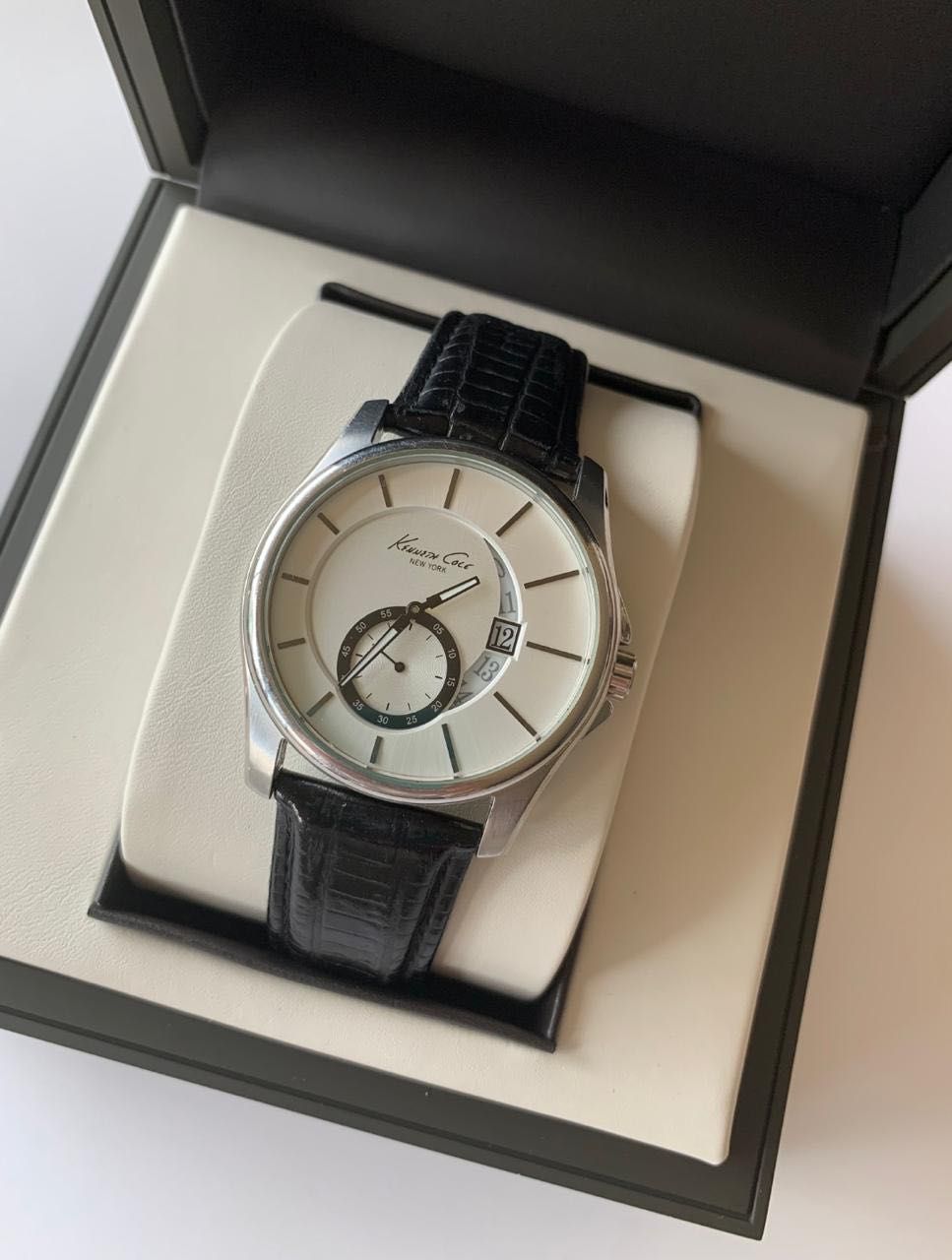 Чоловічий годинник. Оригінал, 
марка KENNETH COLE.