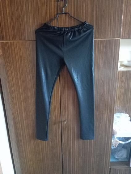 Sprzedam błyszczące legginsy
