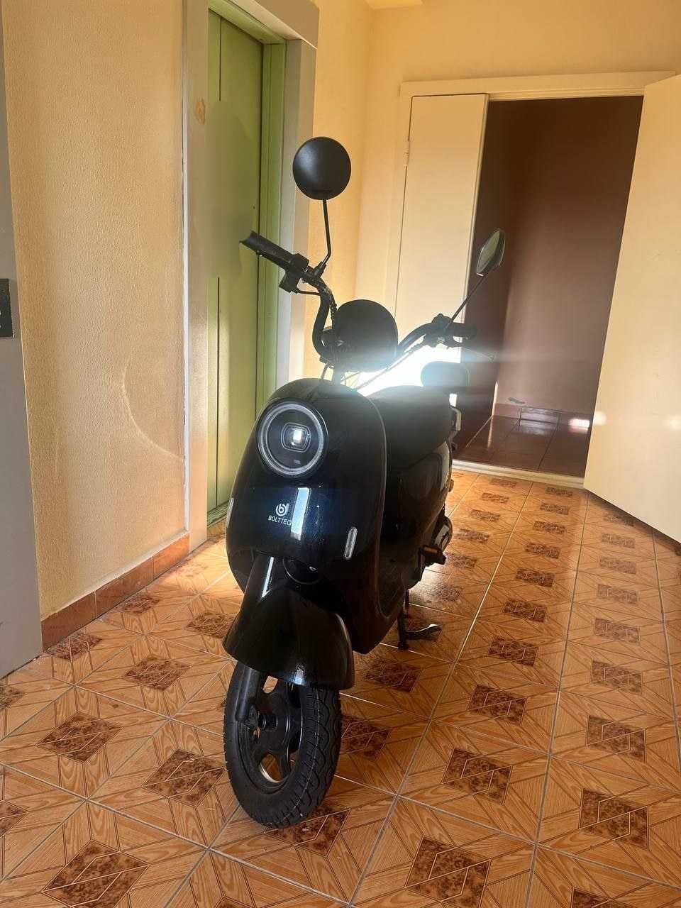 Продам электроскутер  E-Bike Bolttech 10" (800W 48V 24Ah)