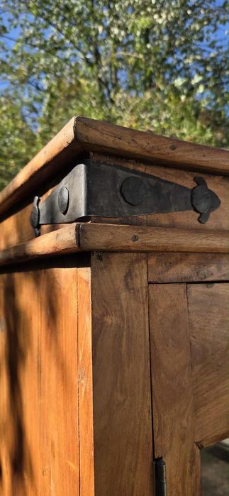 Kolonialna witryna, szafka. Kredens rustykalny