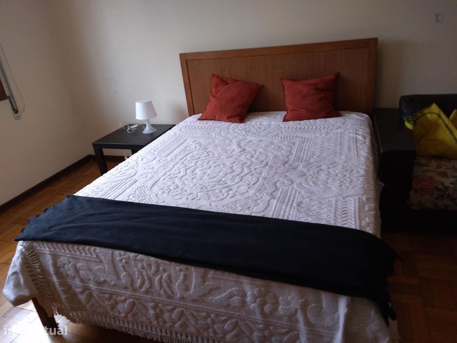 436543 - Quarto com cama de casal em...