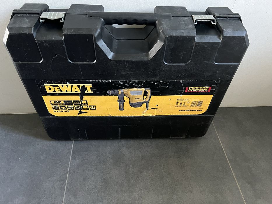 Перфоратор  SDS-MAX Dewalt D25614