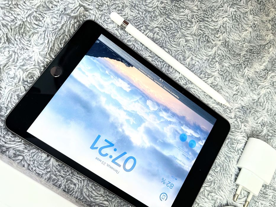 IPad Mini 5 (64 gb) wi-fi + стекло, шикарное состояние! А2133