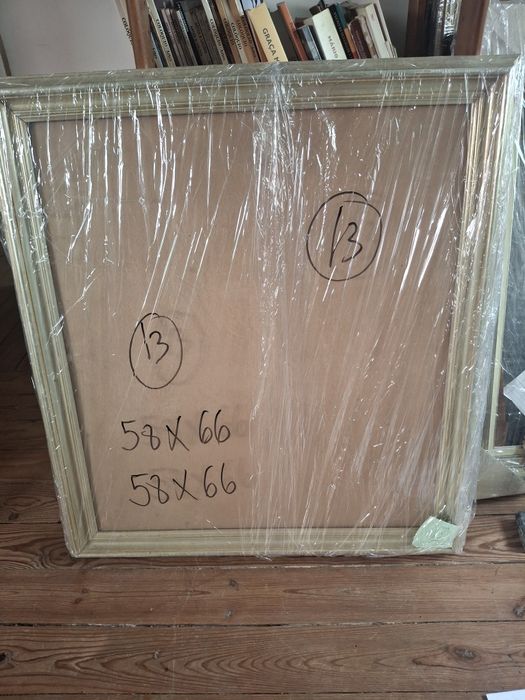 Excelente moldura em madeira para tela cerca 58 x 66