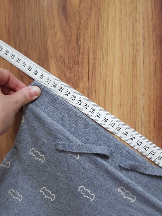 Spodenki Batman George szare spodnie ze ściągaczem 9-12 miesięcy 11 kg