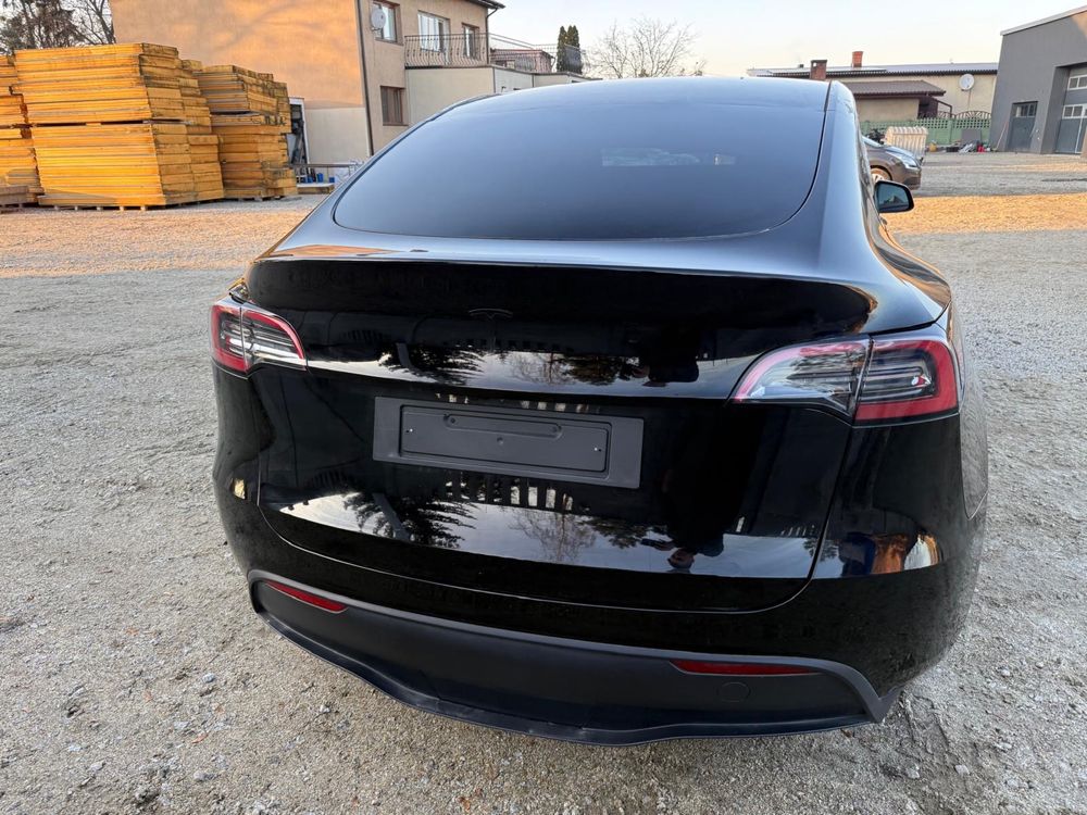 Tesla Y  2022 rok