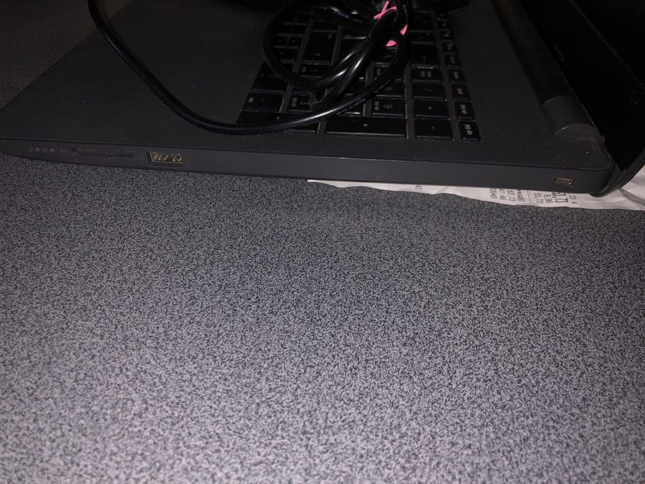HP 255 G6 15’ (4gb RAM, 500 HDD)