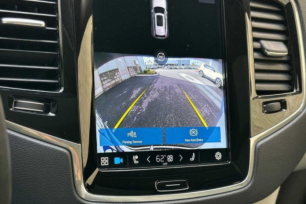 Volvo XC90 Recharge T8 Ultimate Bright Theme 6-Passenger      2023