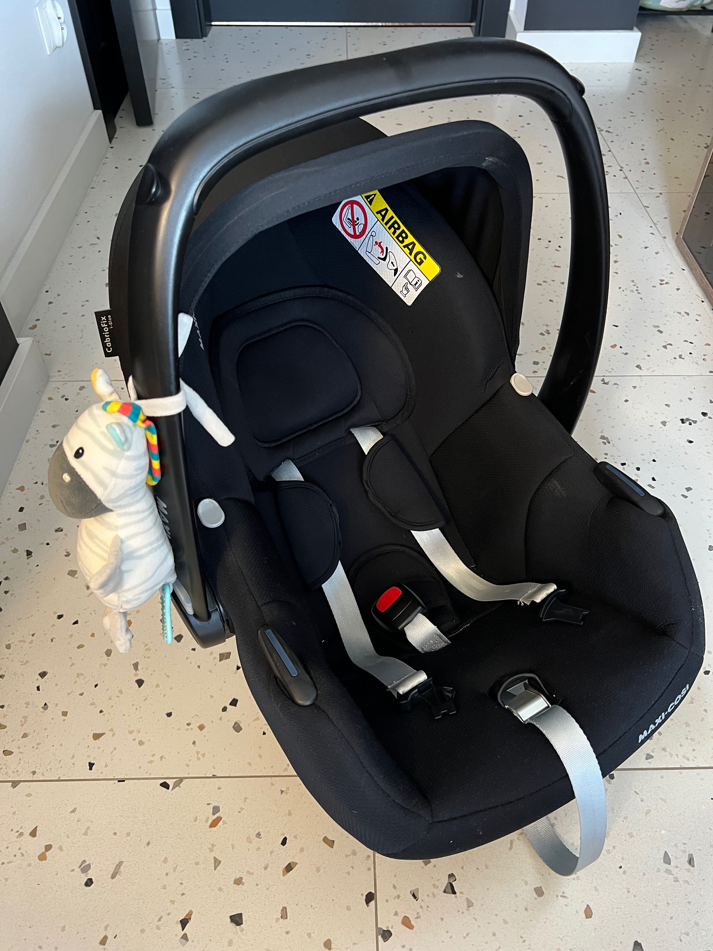 Fotelik Maxi Cosi CabrioFix i-Size z bazą FamilyFix 3