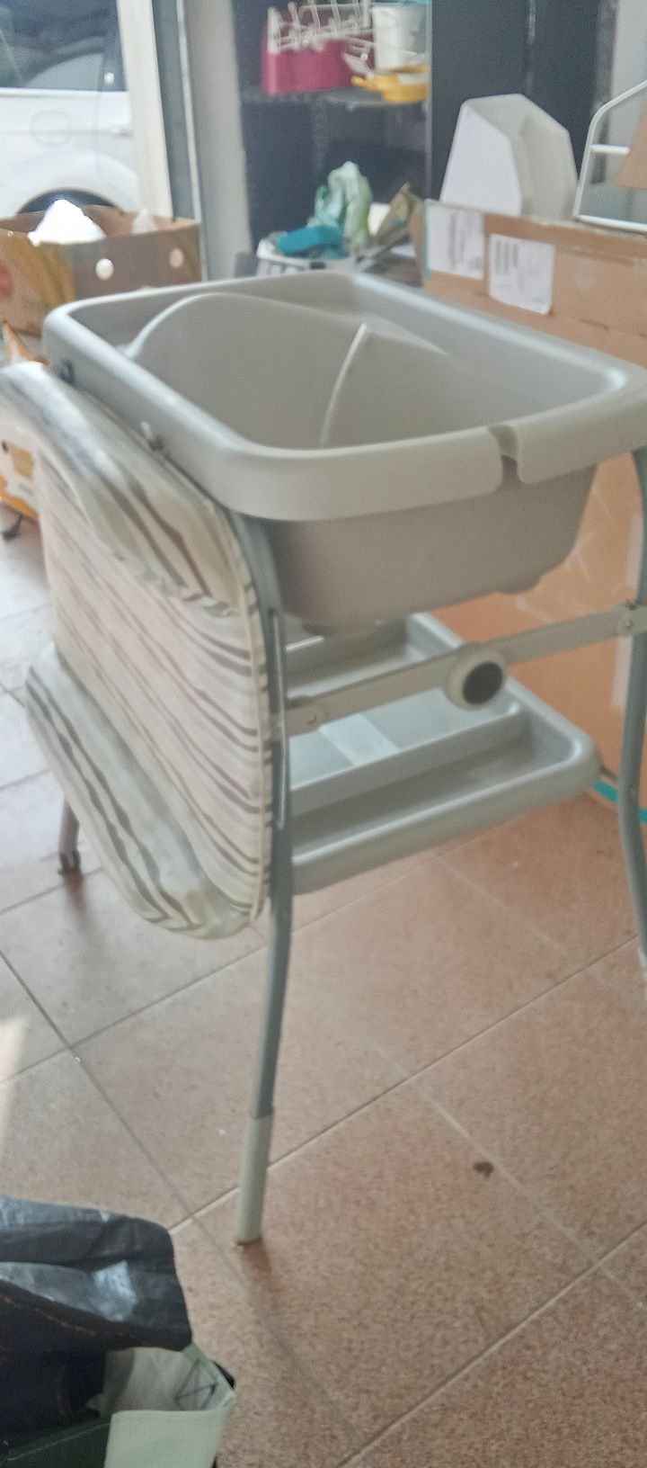 Fraldário com banheira Chicco