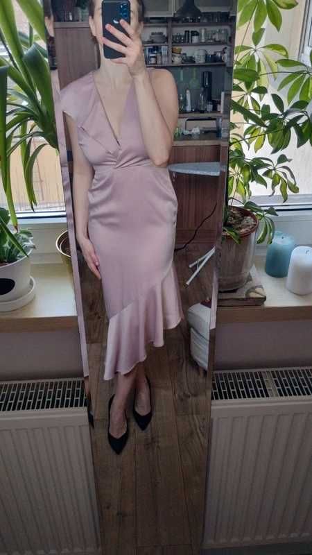 Satynowa, asymetryczna sukienka midi ASOS blush pink