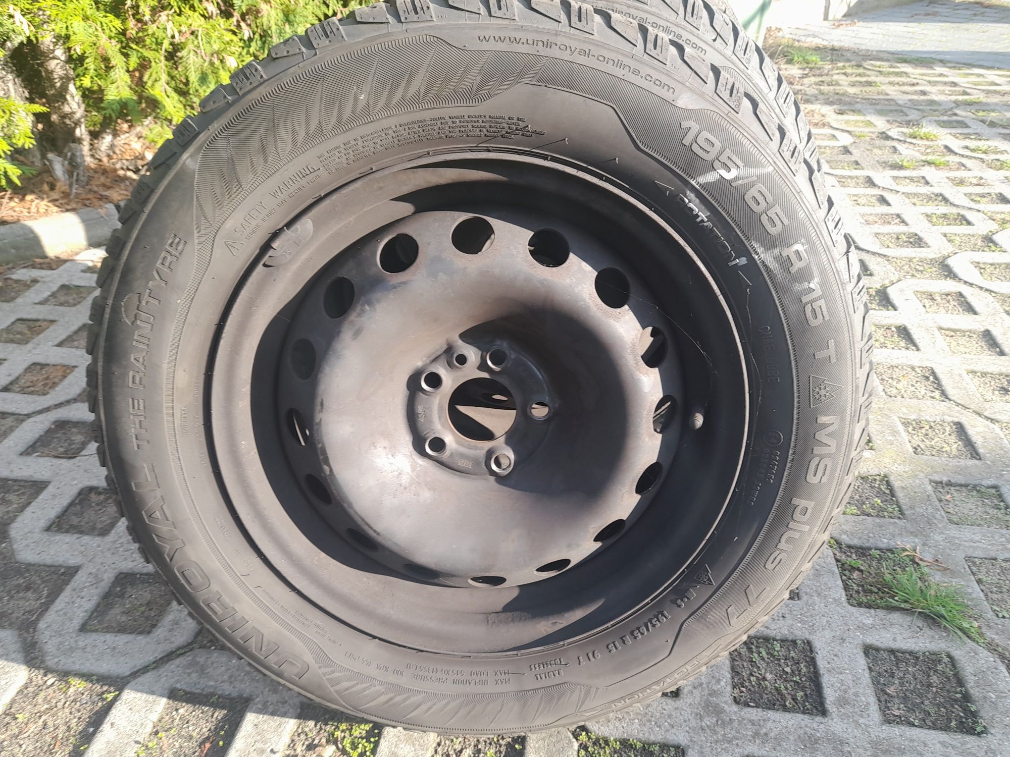 Opony zimowe Uniroyal 195/65 R15 + 2 letnie