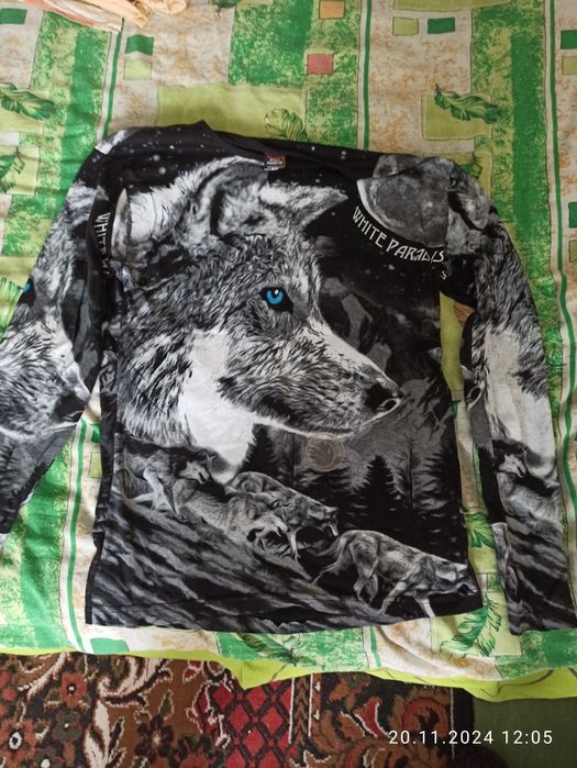 Продам кофту лонгслив с принтом волка размер м